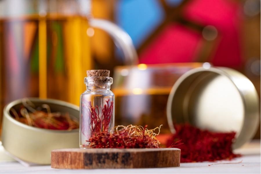 زعفران دم کرده